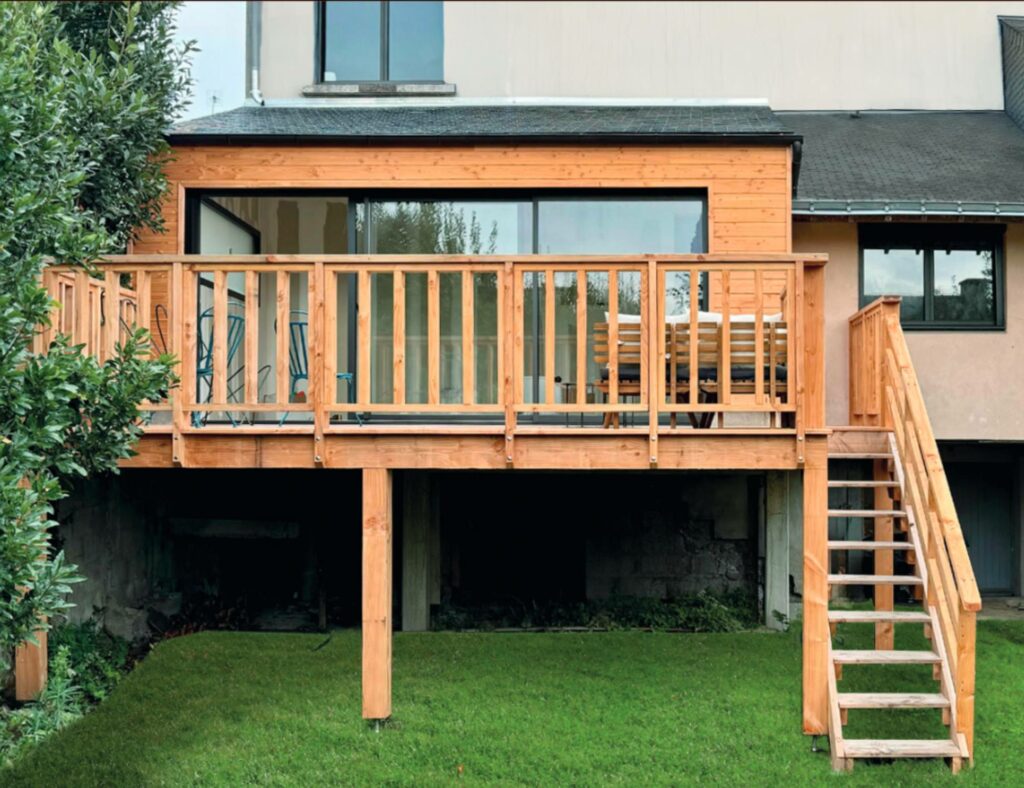 Extension prolongée par une terrasse